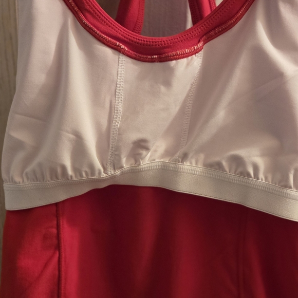 Oakley Red Sports Tank Top With Shelf Bra - Picture 6 of 13